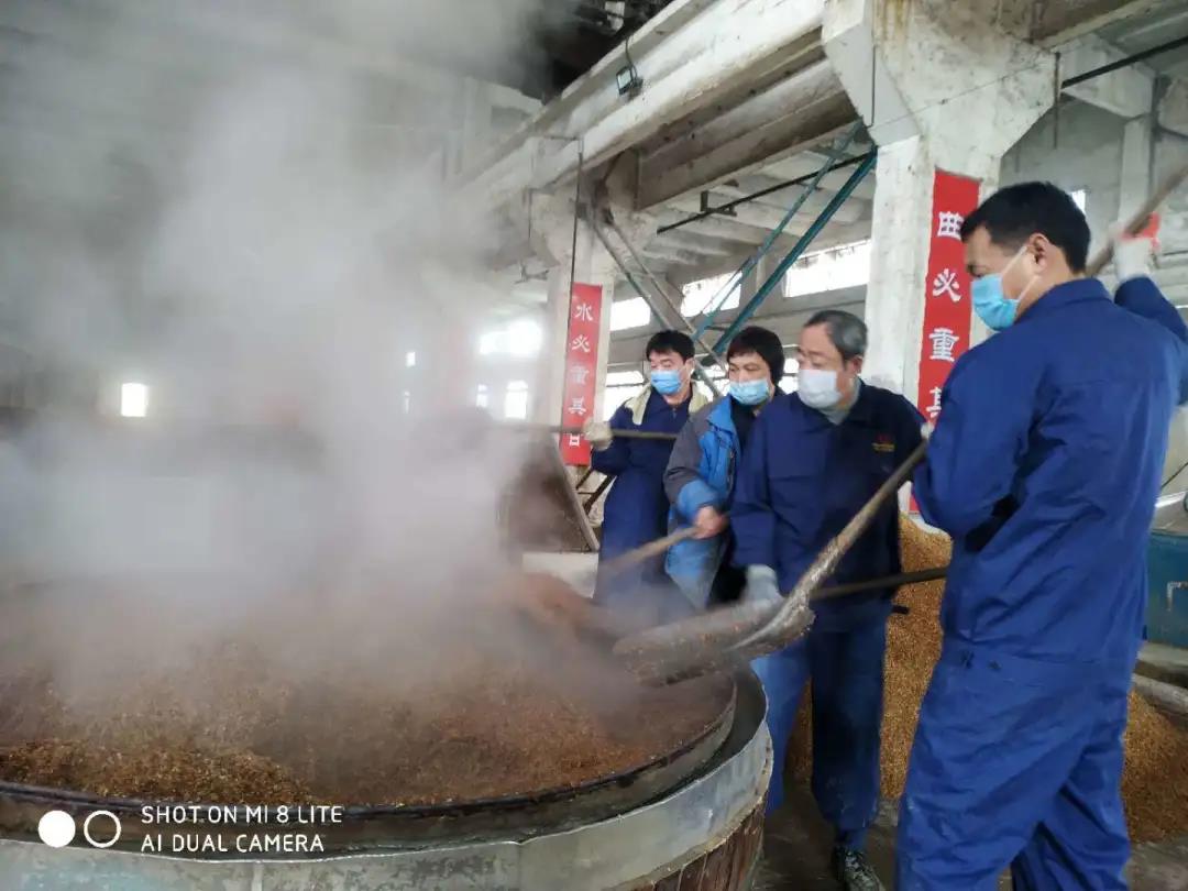 <b>嚴(yán)抓疫情防控，堅(jiān)守手工釀造，心心酒業(yè)有序復(fù)工復(fù)產(chǎn)</b>